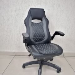 Кресло геймерское Barneo K-37 (черная кожа серые вставки) в Ревде - revda.mebel24.online | фото 1